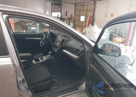 2010 Subaru Legacy 2.5I Premium из США, поврежденный, VIN 4S3BMBG6XA3225917